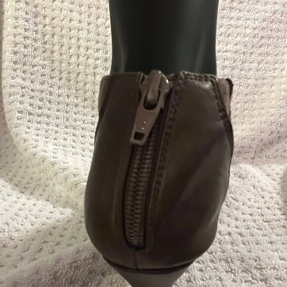 Size 9W - Comfortview - Gray "Suede" Pumps - Picture 5 of 8